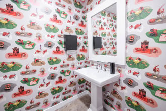 When the team behind Dorsia - a members-only platform with access to reservations at the hot, hot restaurants from coast to coast - was craving some spicy Flavor to add to their HQ bathroom, they dug into Mudbug Life, of course. We'd reserve a seat up in there!