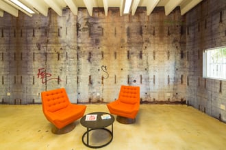 Brooklyn Bridge Wall makes a fresh wall look industrial chic