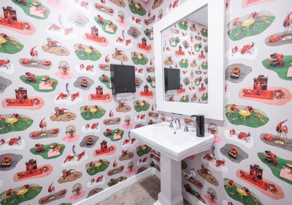 When the team behind Dorsia - a members-only platform with access to reservations at the hot, hot restaurants from coast to coast - was craving some spicy Flavor to add to their HQ bathroom, they dug into Mudbug Life, of course. We'd reserve a seat up in there!