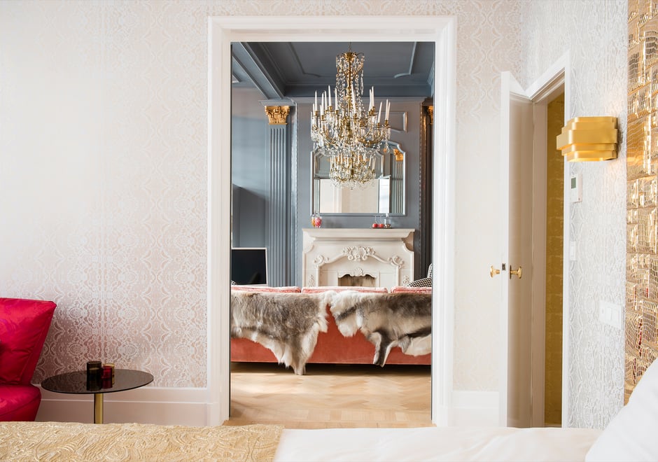 Our Brilliant colored Laced wallpaper dresses the Presidential Suite in seductive vibes.