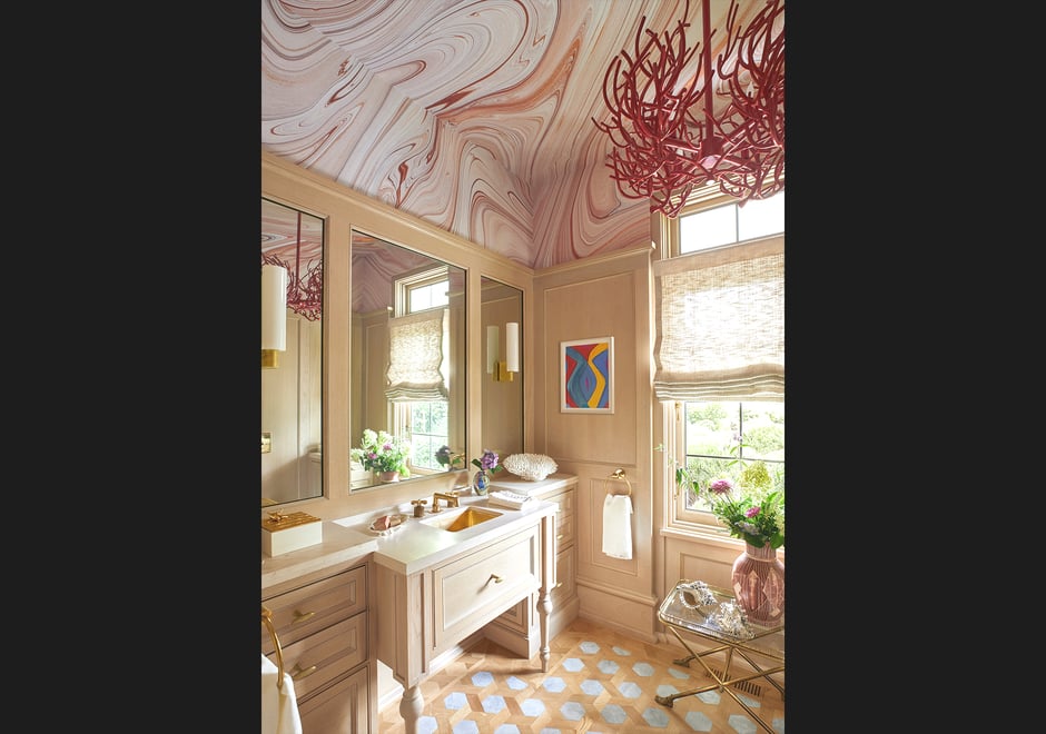 We live for a ceiling installation and this Flavor upper delivers!! Cheers to interior design darling and FP friend Ellen Hamilton of Hamilton Design Associates Inc. for being bold and looking to Mars to add mesmerizing movement to this Hamptons powder room. Big love to photographer Francesco Lagnese for capturing the magic!