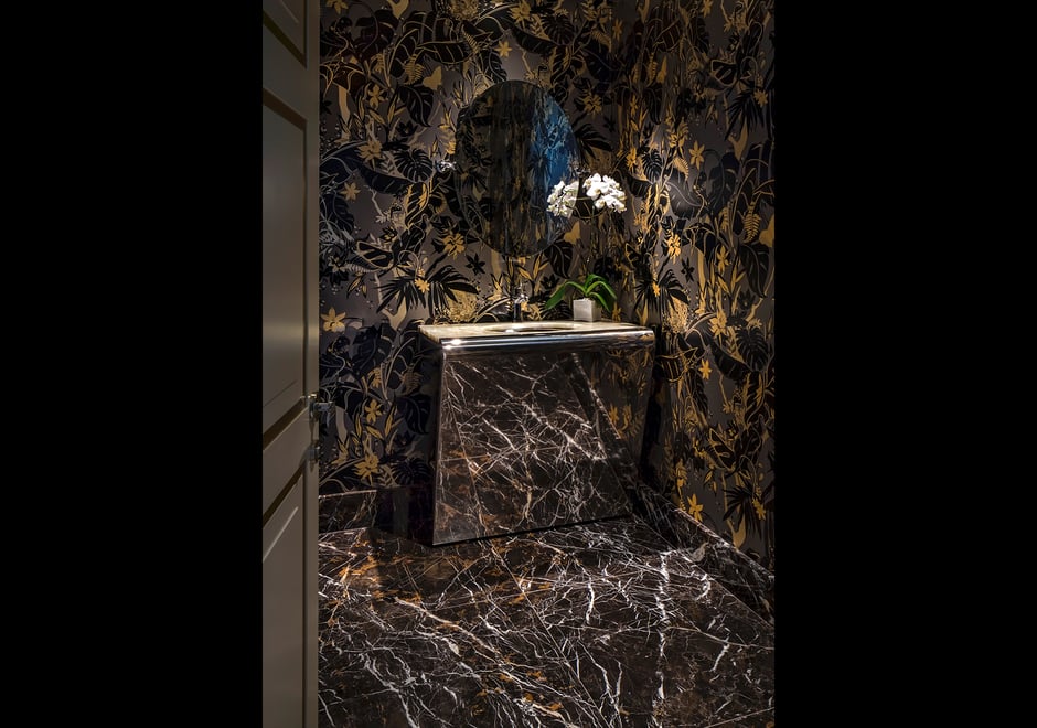 We're a little biased, but this is quite possibly one of the sexiest bathrooms!! It's all flavored up with our Lenny designed Feroz (in a metallic Ore colorway) that's inspired by a shared love for Brazil...and comes to life with a stylized jungle flora and hiding monkeys and Jaguars peering out from their natural habitat. HOT!