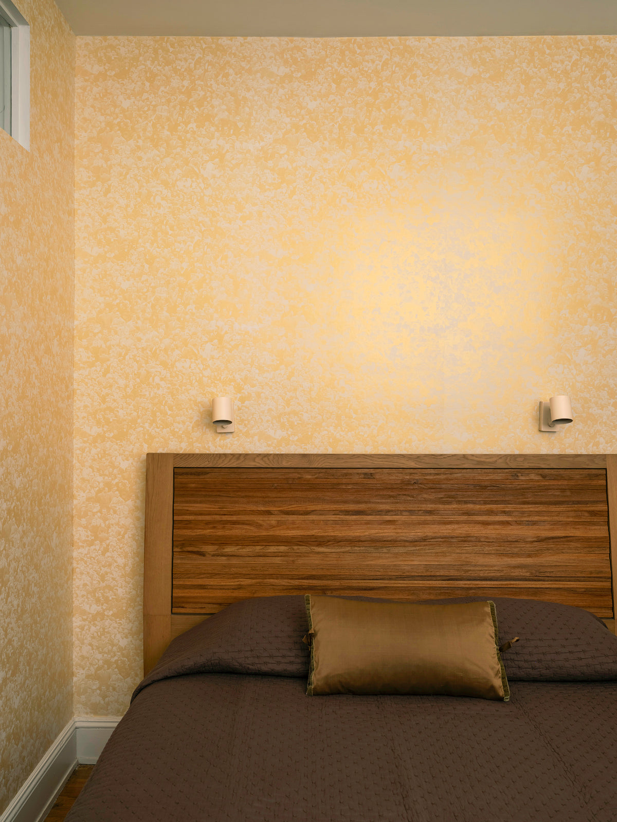 Crowd (Where's Warhol) - Pearl Gold