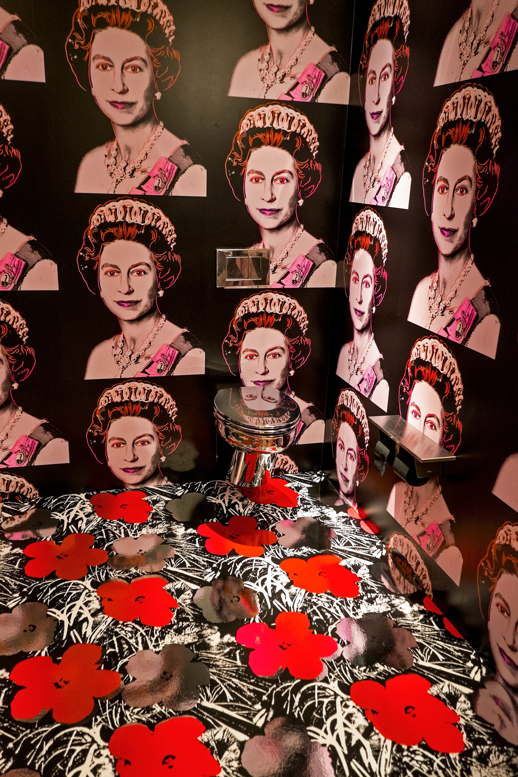 Queen Elizabeth - Neon Grey