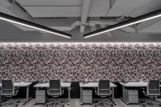 NYC-based iCrossing Agency goes pop with our Selfie wallpaper, which contains over 100 self-portraits taken by the original King of the Selfie, Andy Warhol. Design by: GKV Architects / Photography by: Adrian Wilson