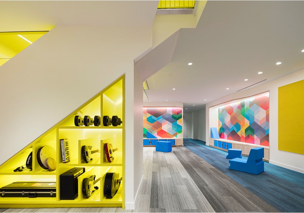 Here's a teachable moment: If you want to create an educational environment that's equally impressive and  inspiring, tap Rockwell Group...and get yourself some Cuben Flavor on the walls to bring the fun factor! The Blue School in NYC's South Street Seaport is clearly super cool!! 