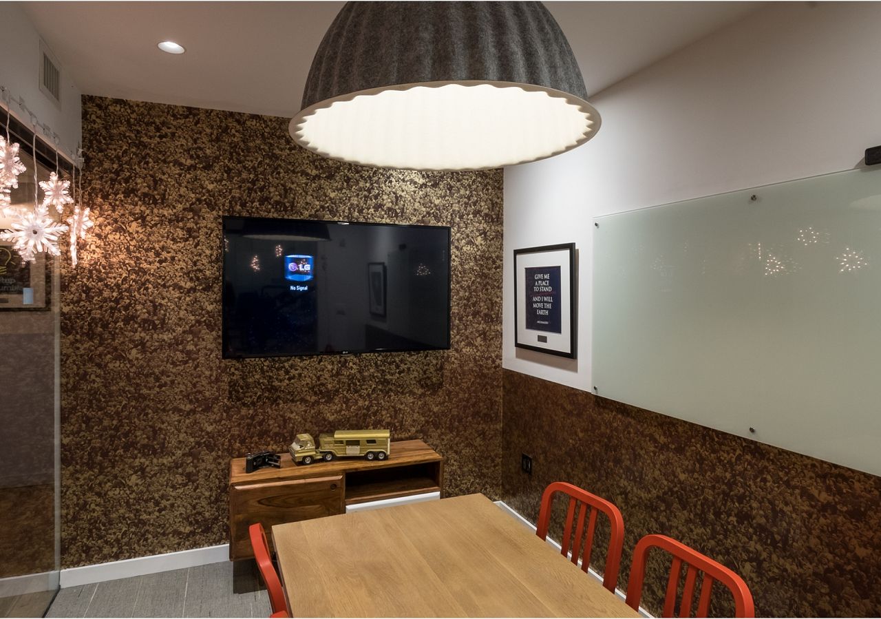 Get used to speaking in public with Crowd wallpaper in your conference room